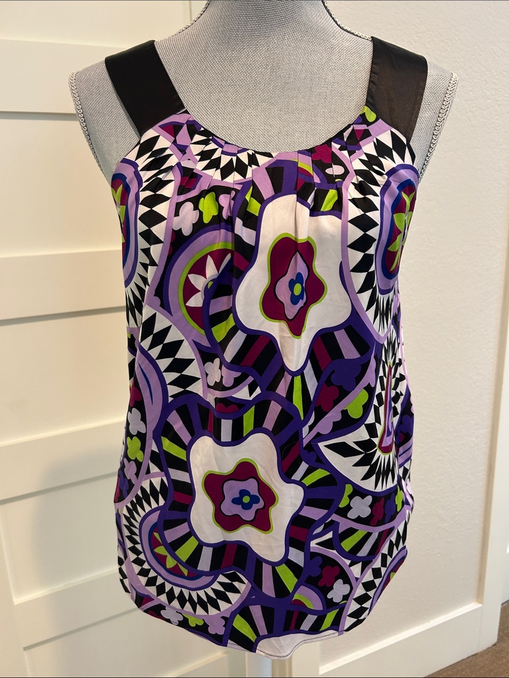 eci New York. Size 6. Summer dressy tank.